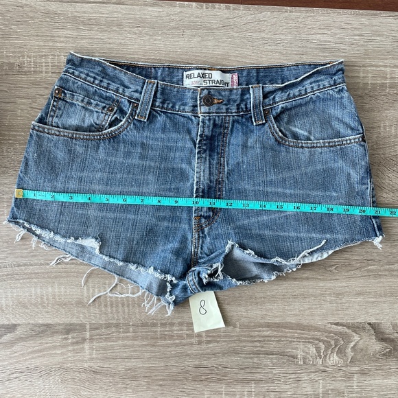 Vintage Levi’s 559 medium rise denim shorts - Picture 4 of 7